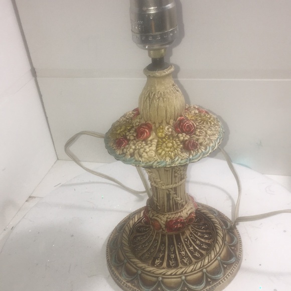 Vintage molded pot metal (spelter)decorative table lamp Art no way - Picture 1 of 8